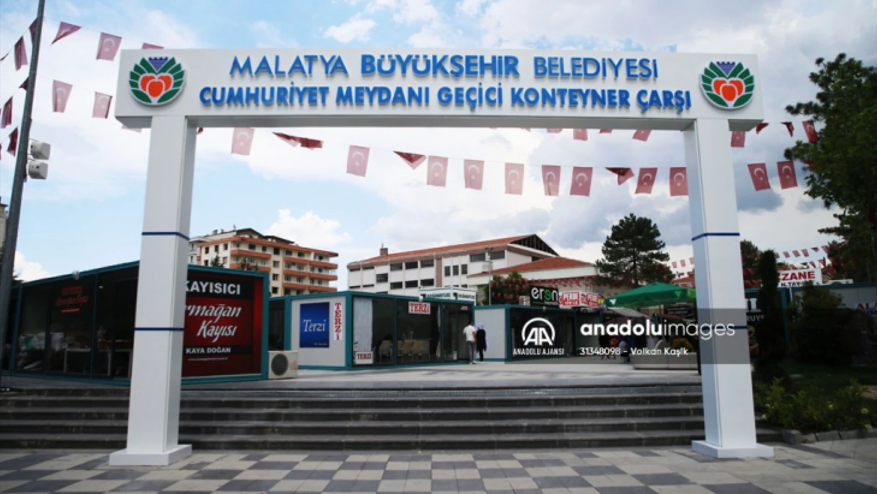 Malatya kent merkezinde 900 depremzede esnaf konteynerde hizmet veriyor