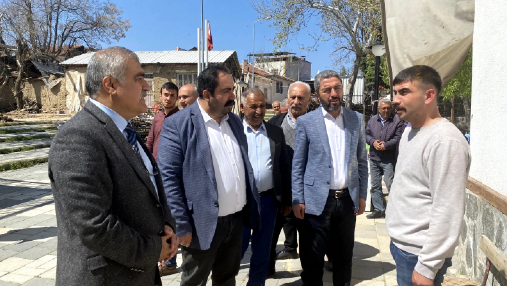 Malatya Milletvekili Adayları Enver Kiraz ve Okay Demirhan, mahalle ziyaretlerine devam ediyor.