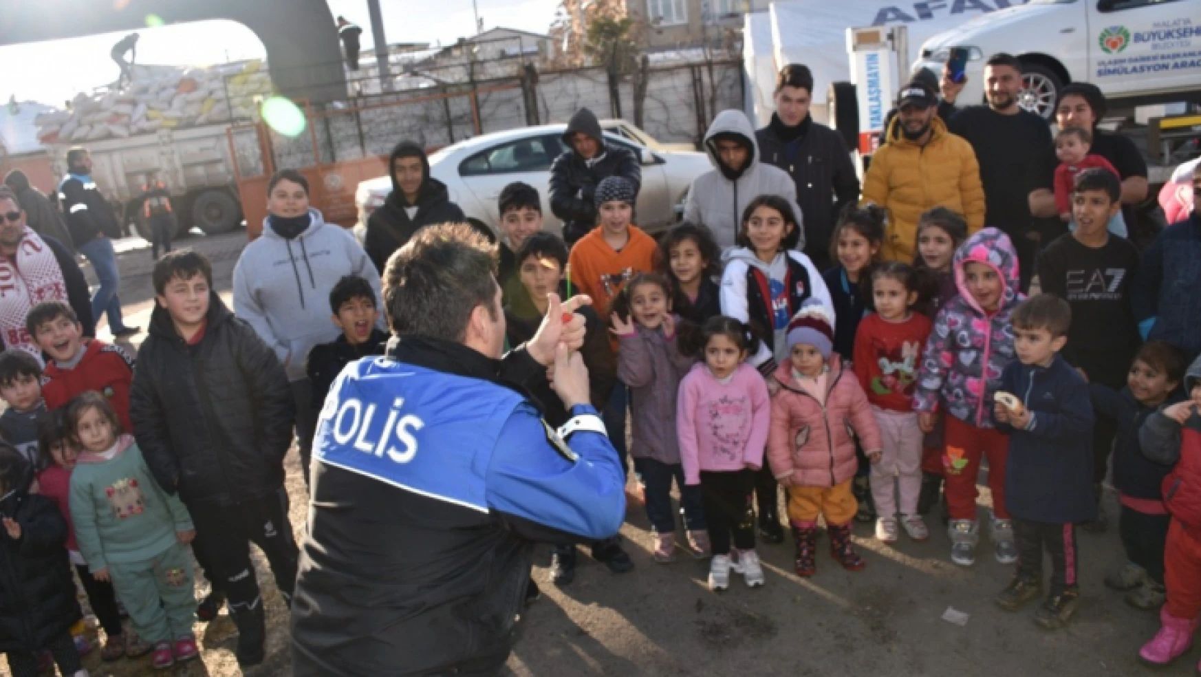 Malatya Polisi Depremzede Çocuklar İçin Etkinlik düzenliyor
