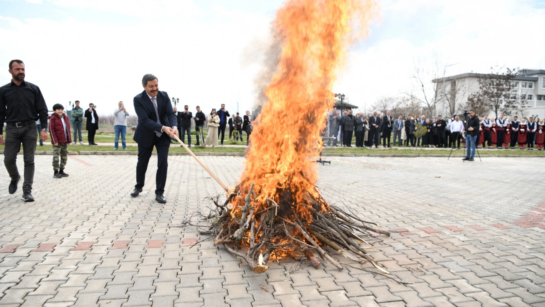 Malatya Turgut Özal Üniversitesi'nde Nevruz Kutlamaları Gerçekleştirildi.