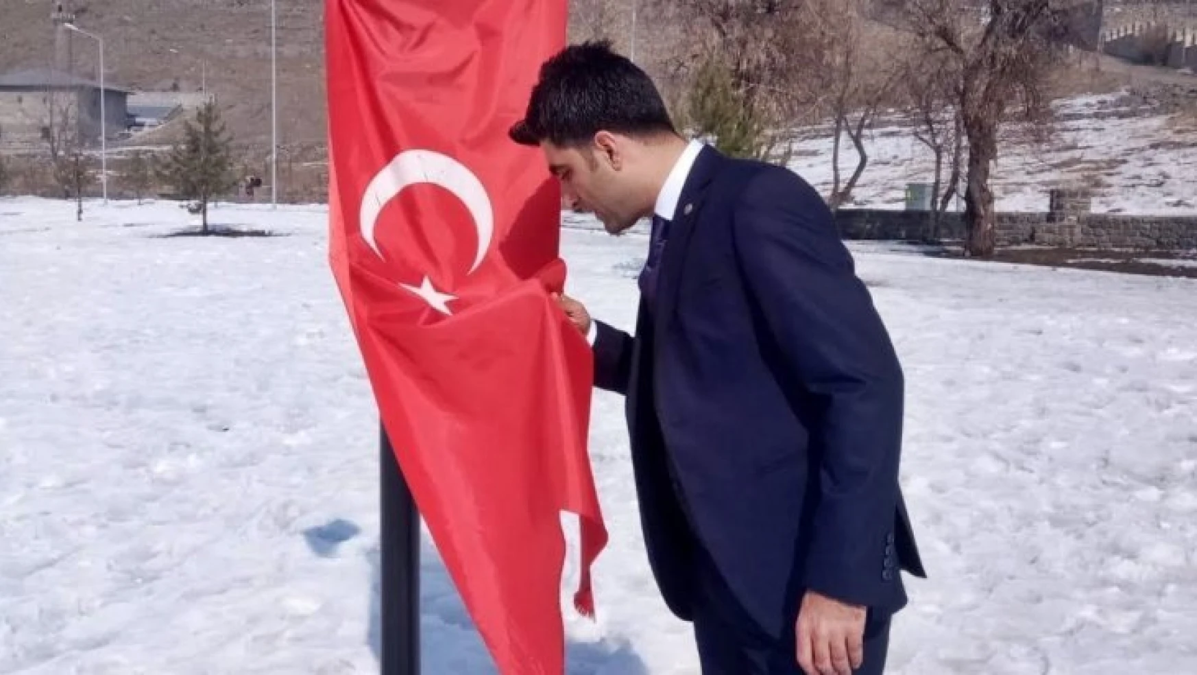 Malatya Ülkü Ocakları'ndan Mehmetçiğe Türk Bayraklı Destek