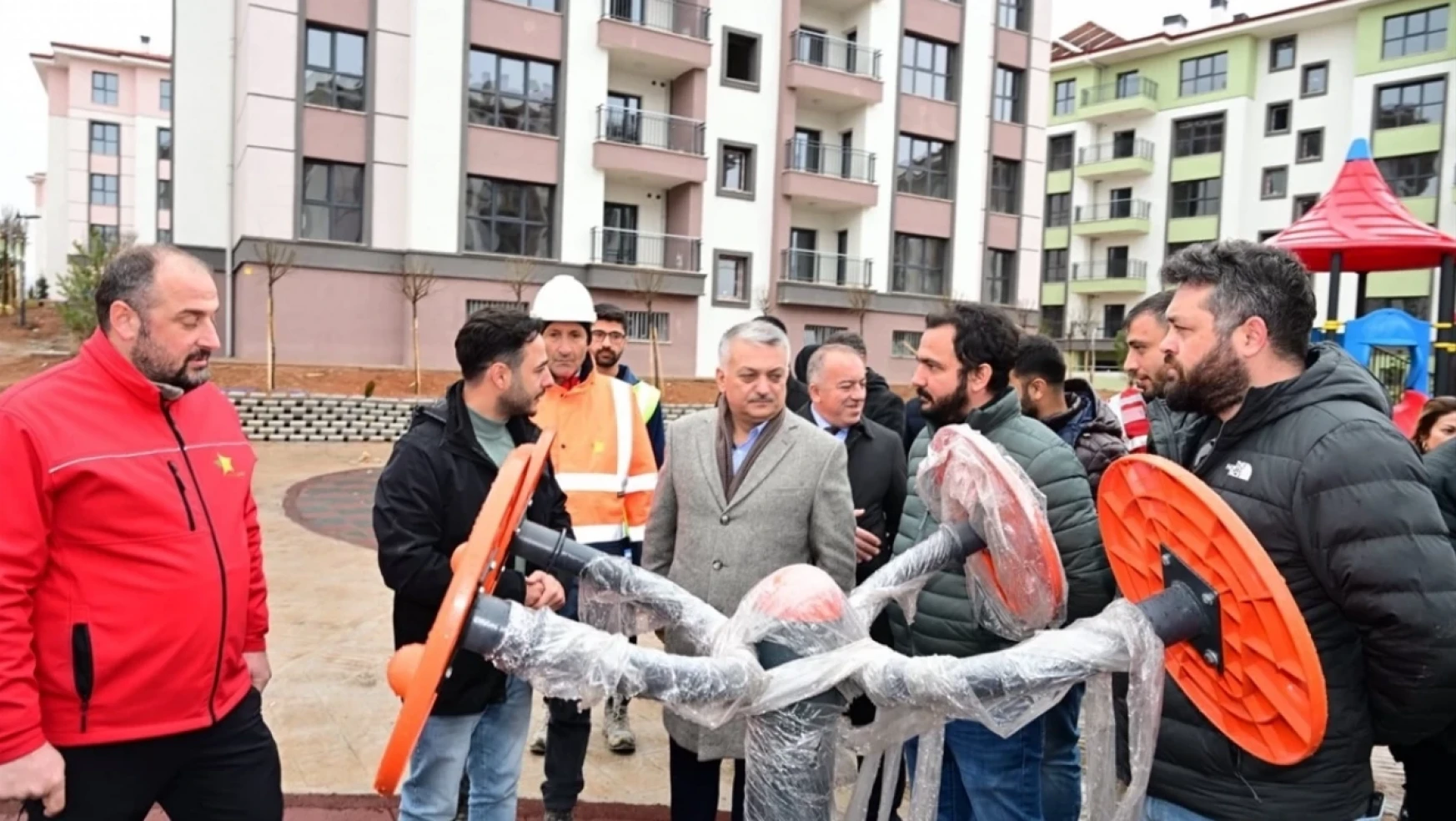 Malatya Valisi Yazıcı deprem konutlarını inceledi