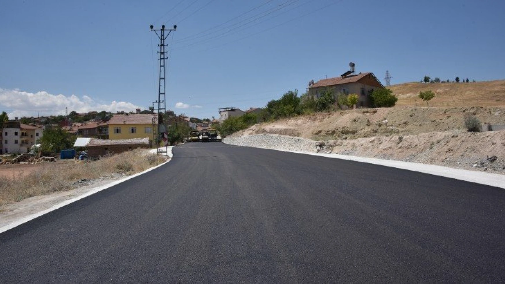 Melekbaba Caddesinde yapılan asfalt çalışmaları tamamlandı.