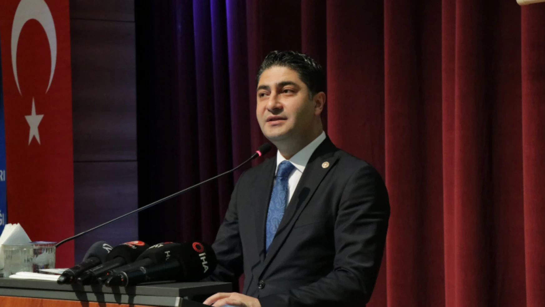 MHP Genel Başkan Yardımcısı Özdemir, konferansta konuştu