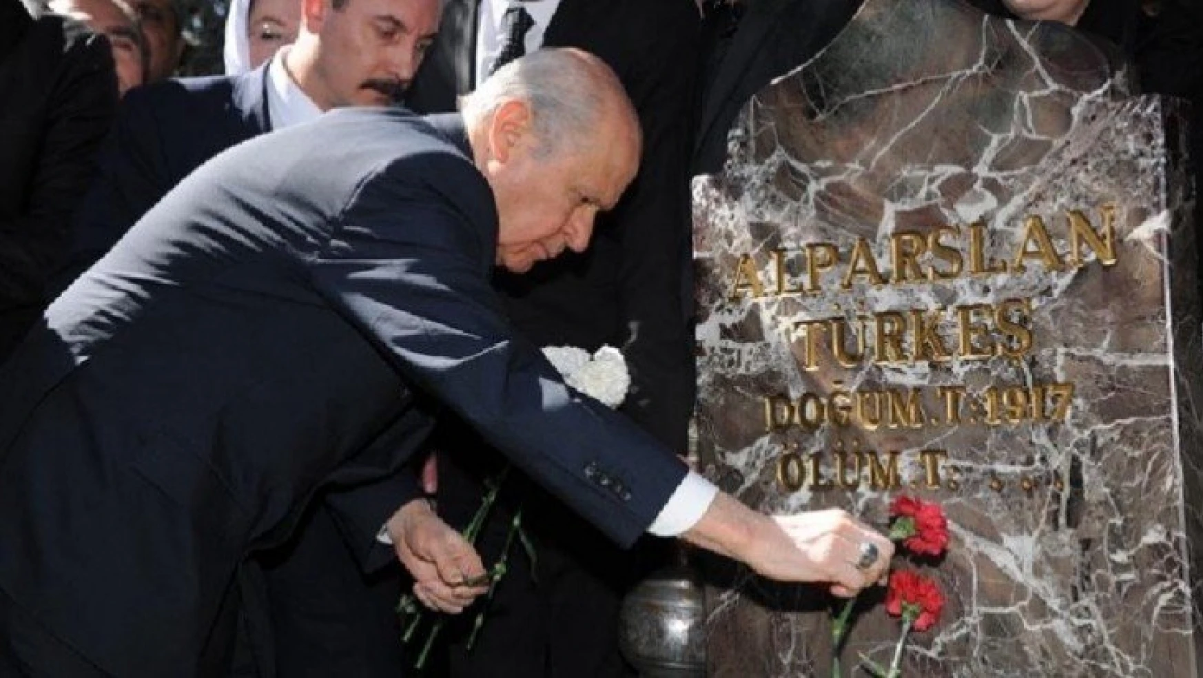 MHP Lideri Bahçeli: Merhum Türkeş Bey'in yaktığı ateş sönmeyecek