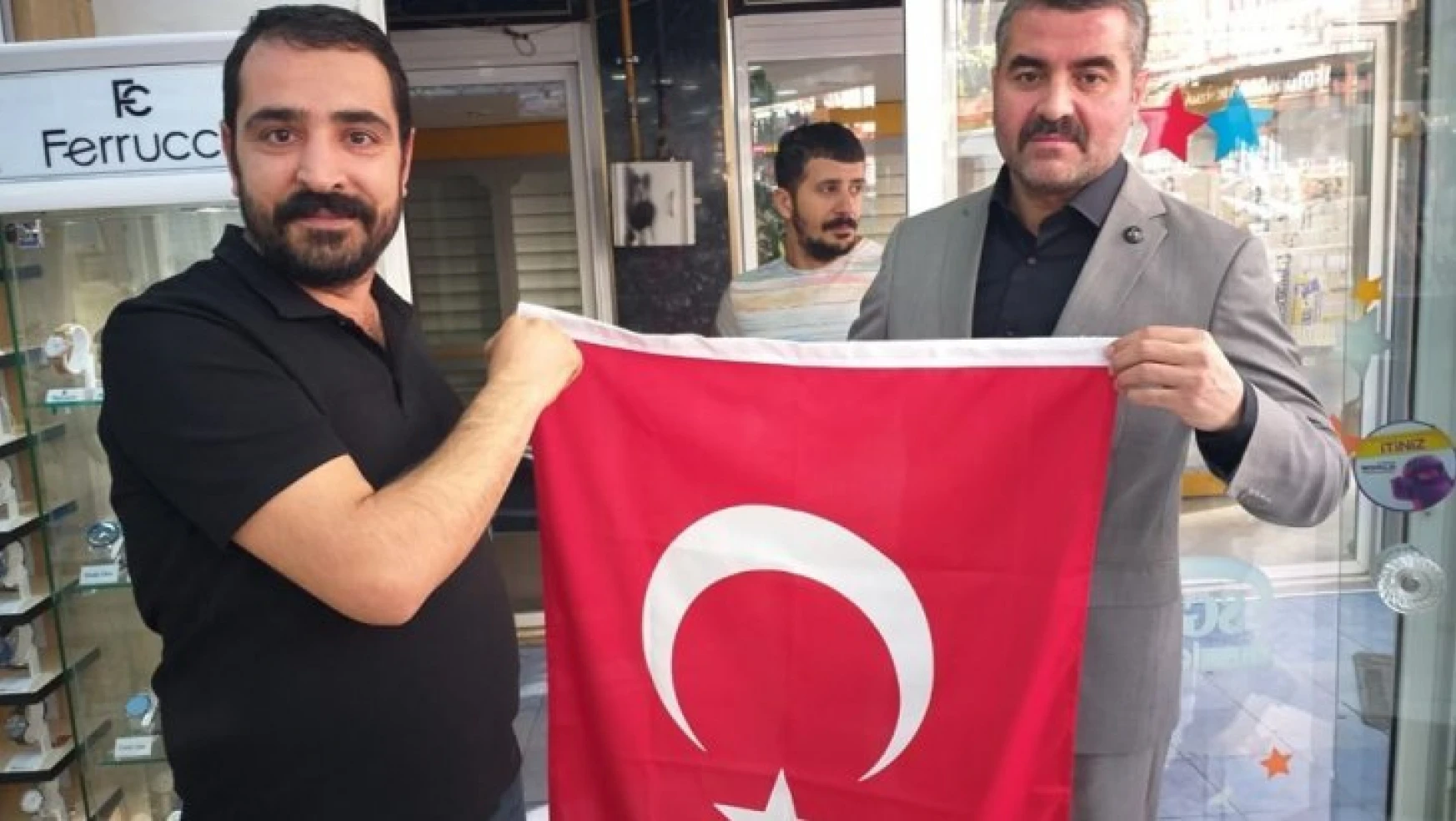 MHP'den Barış Pınarı Harekatına Türk Bayraklı Destek