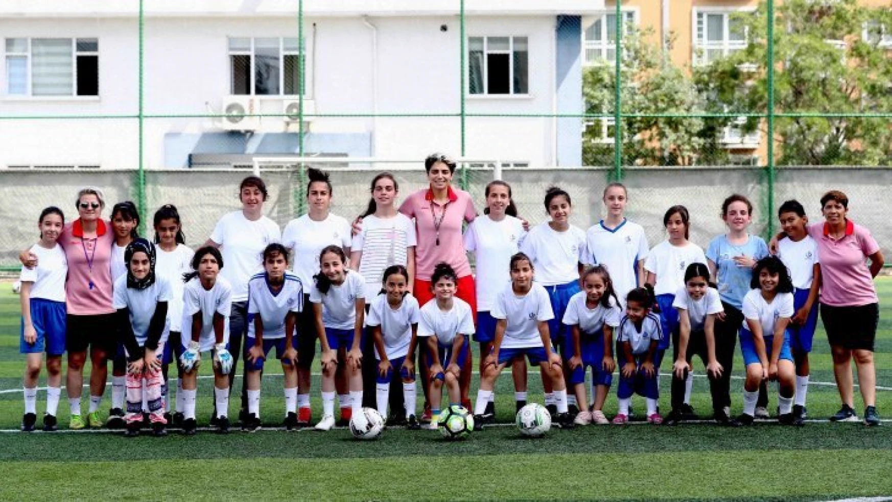 Milli takımda oynayacak kadın futbolcular yetişecek