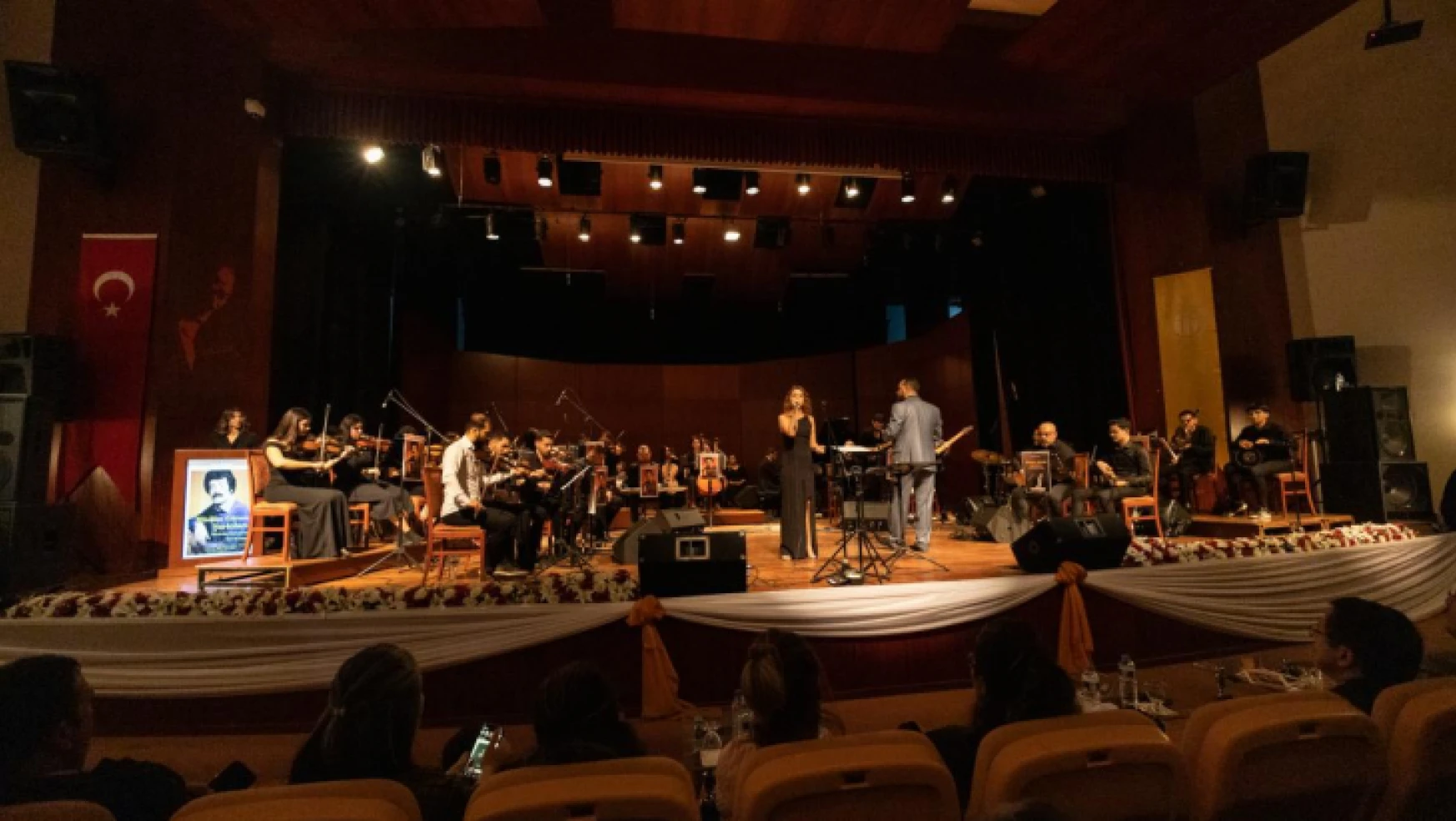 'Müslüm Gürses Şarkıları' Konseri Yoğun İlgi Gördü