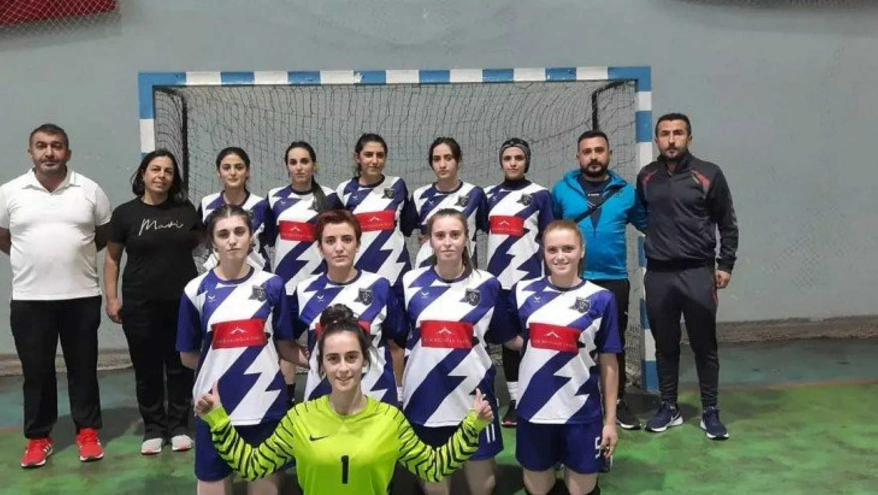 Necatibey ortaokulu spor kulübü Bayan Takımı Hentbolda 2.lige yükseldi