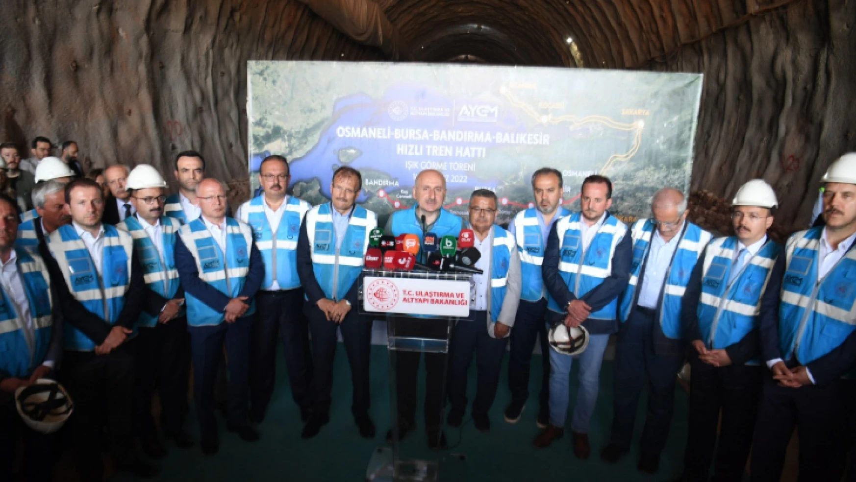 Osmaneli-Bursa-Bandırma-Balıkesir Hızlı Tren Hattı T04 Tüneli Işık Görme Töreni'ne katıldı.