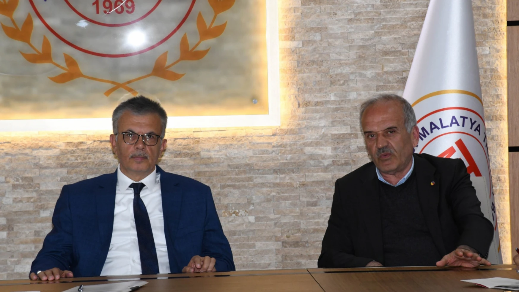 Prof. Dr. Gezer: 'Büyükşehir Belediyesi'ni Kayısı Çalışmalarının Merkezi Haline Getireceğiz'