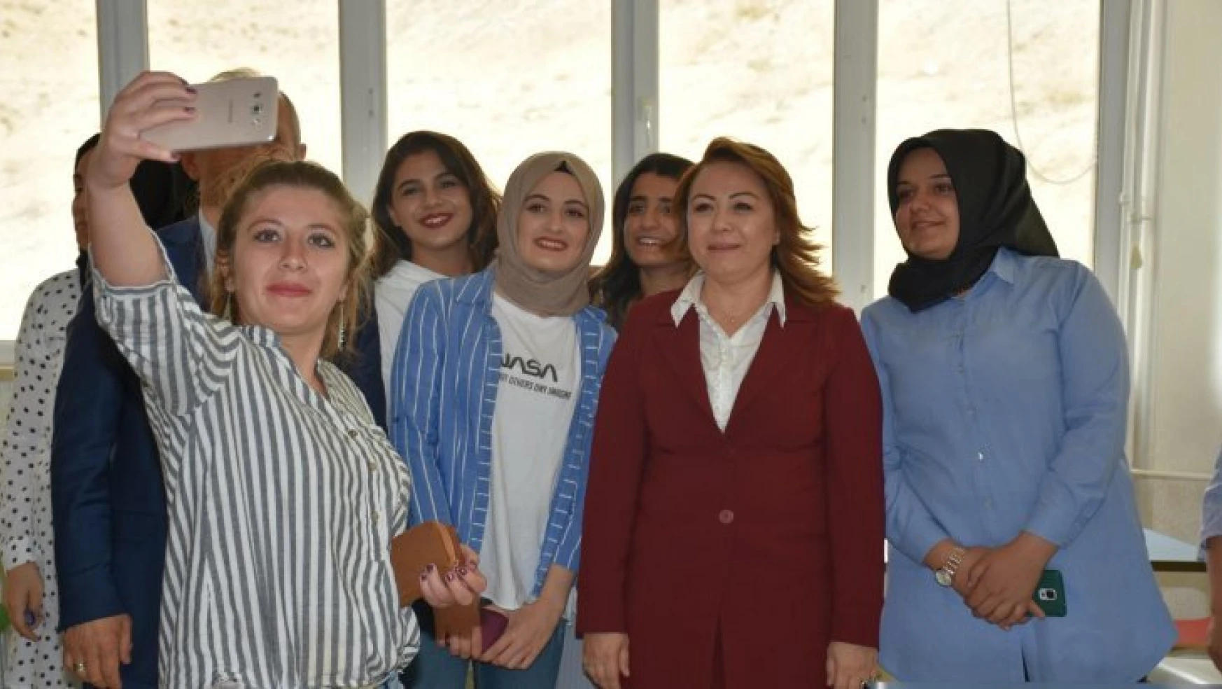 Rektör Karabulut 'Yurt yapılınca kız öğrenciler eğitime devam etti'