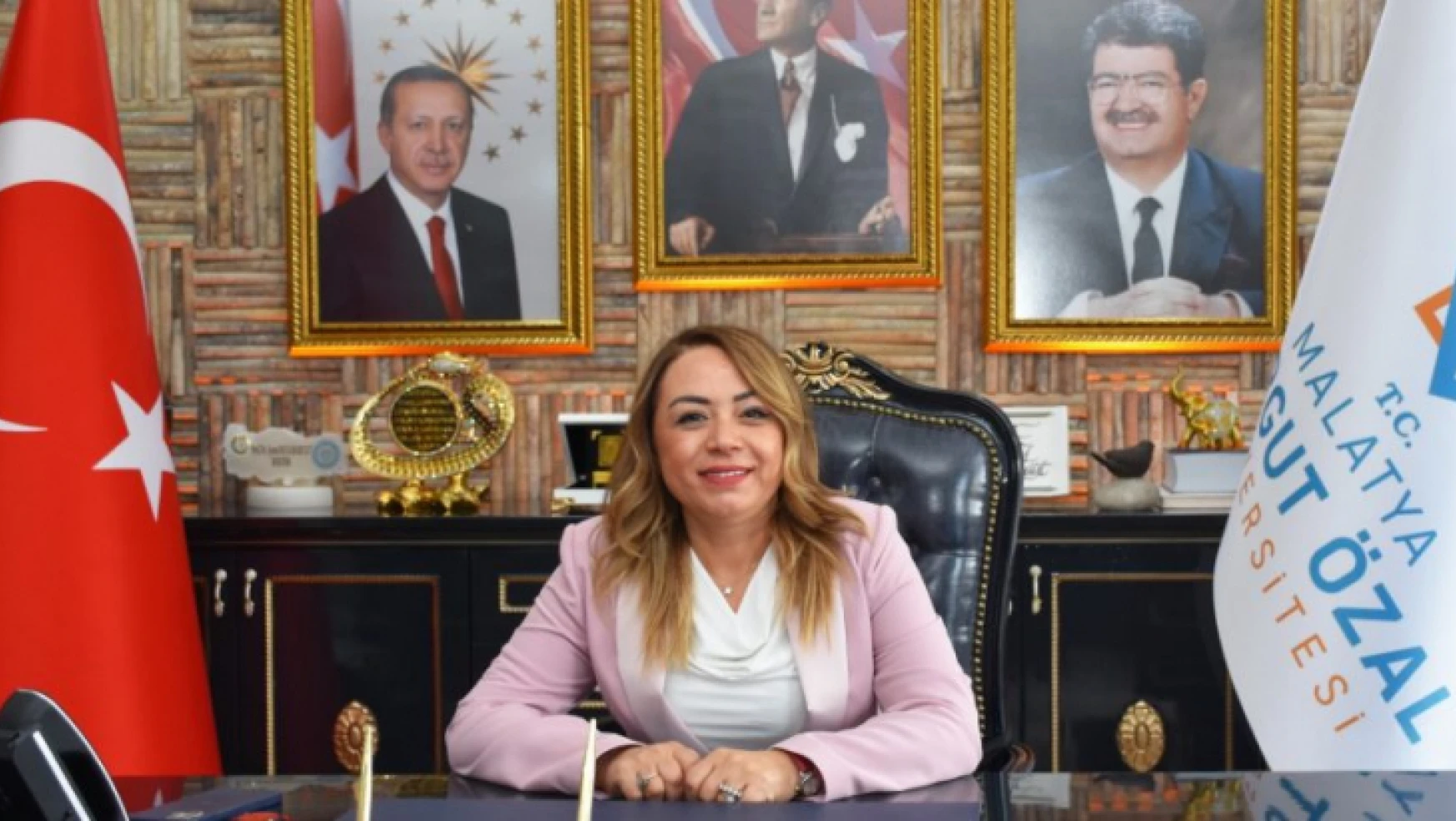 Rektör Prof Dr Aysun Bay Karabulut Türkiye'de Gençler Tarafindan Yılın Rektörü Seçildi