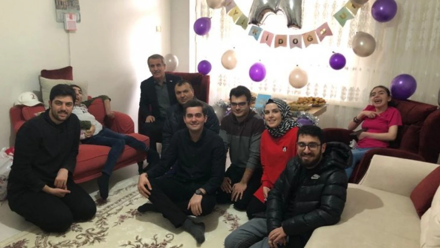 Serebral Palsi hastası  Ayşe'ye Doğum günü kutlaması
