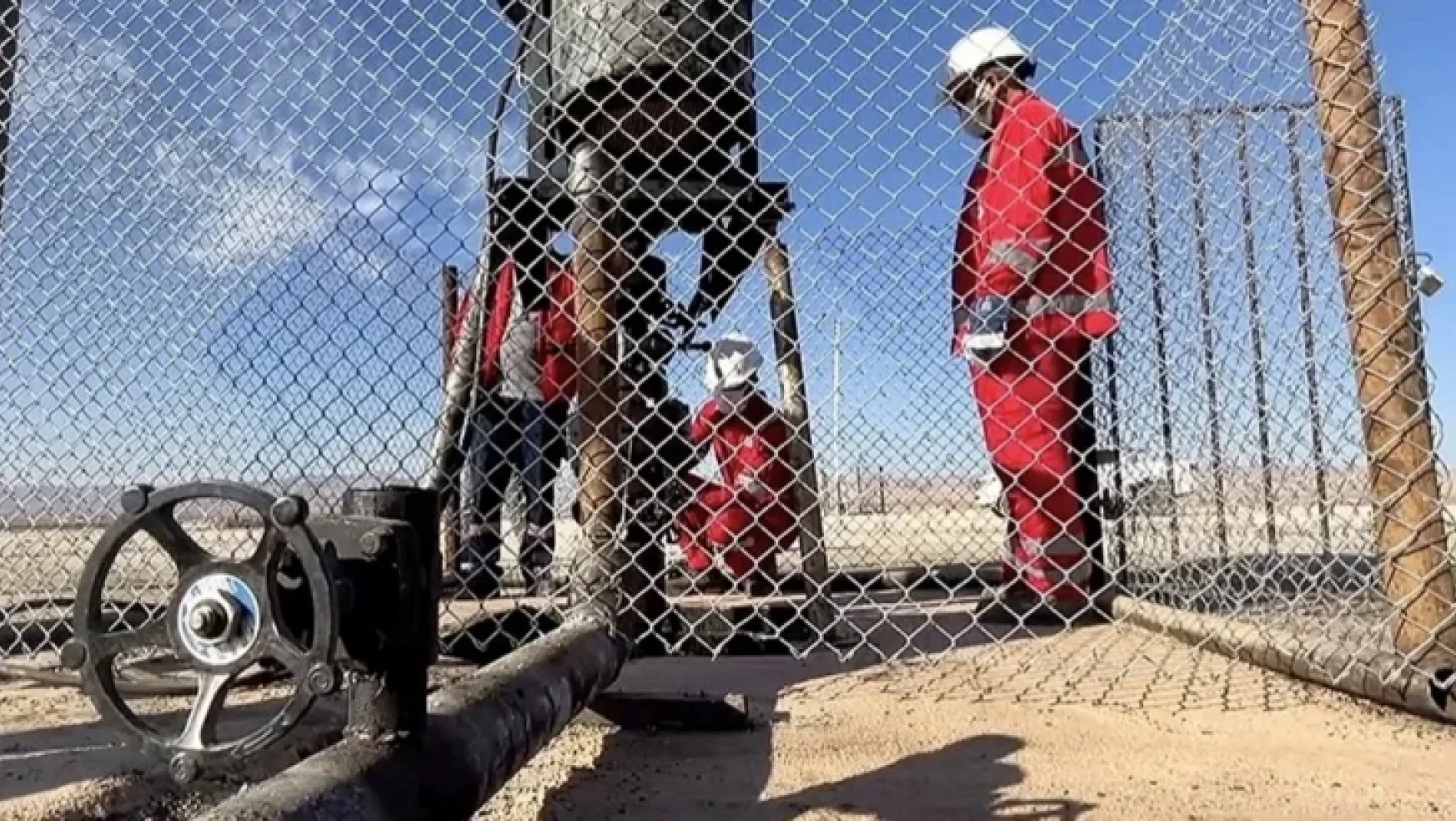 Şırnak Valiliği, Gabar Dağı'nda çıkan petrolle ilgili paylaşım yaptı