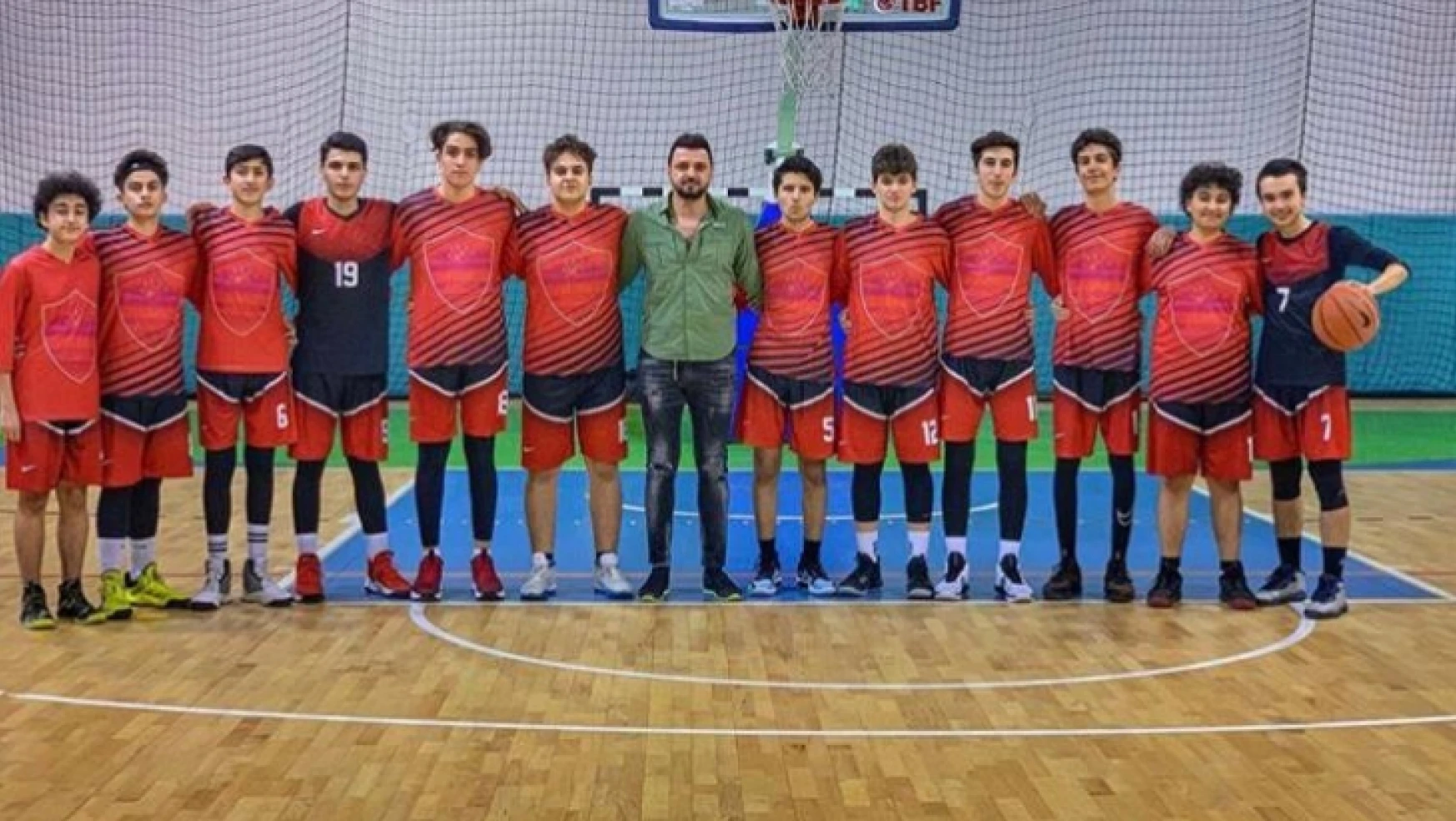 TBF Başkanı Hidayet Türkoğlu, Elazığ Belediyesi Basketbol Kulübü Sporcularını Tebrik Etti