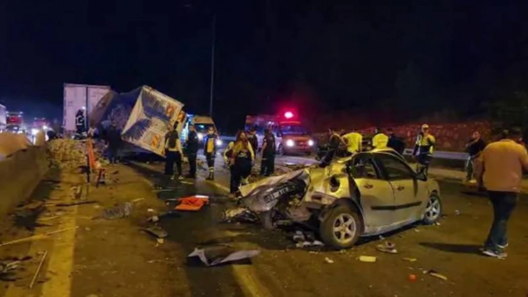 Trafik kazasında 7 kişi öldü, 7 kişi yaralandı