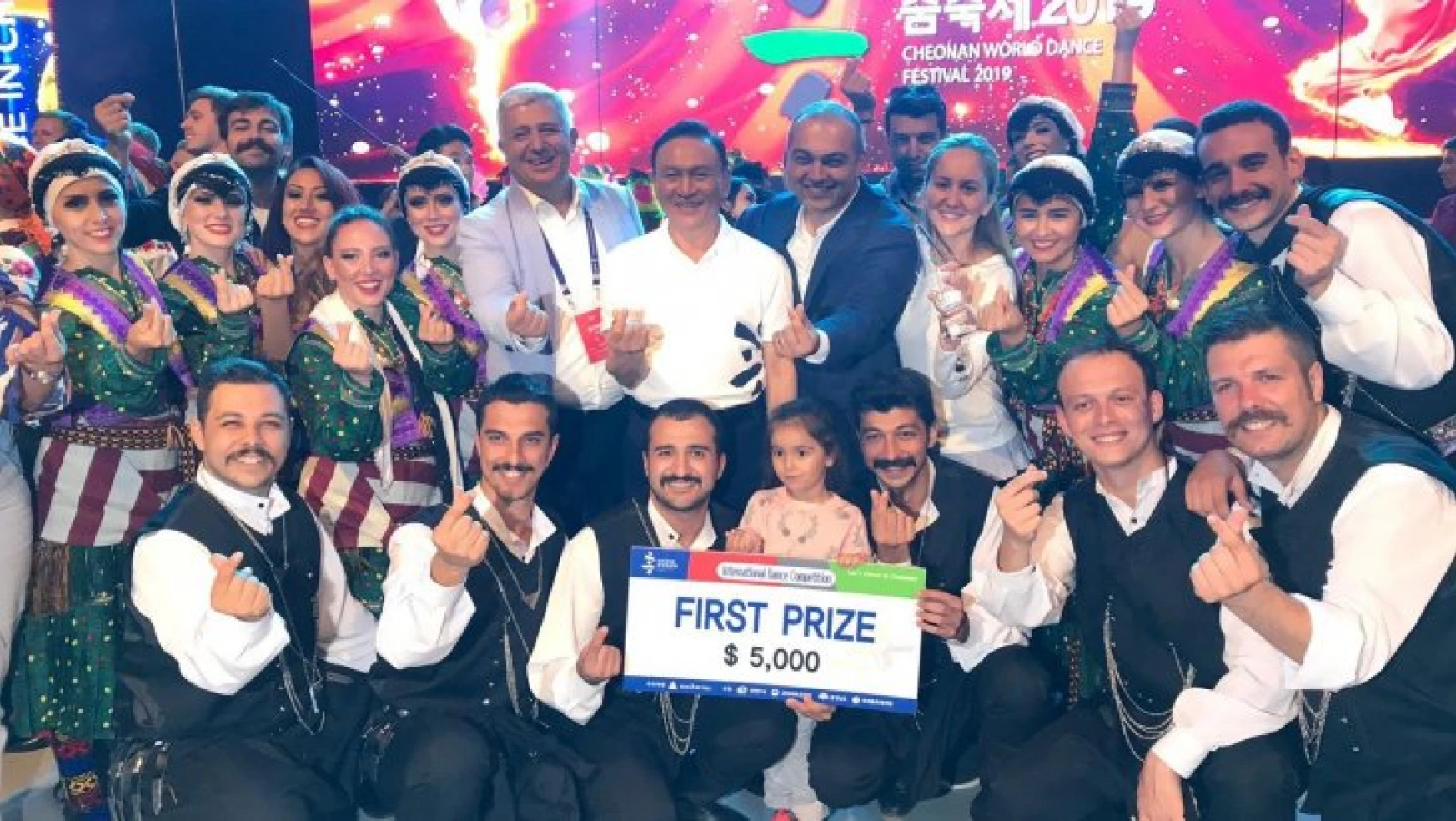 Türk Halk Oyunları Topluluğu'ndan dünya birinciliği