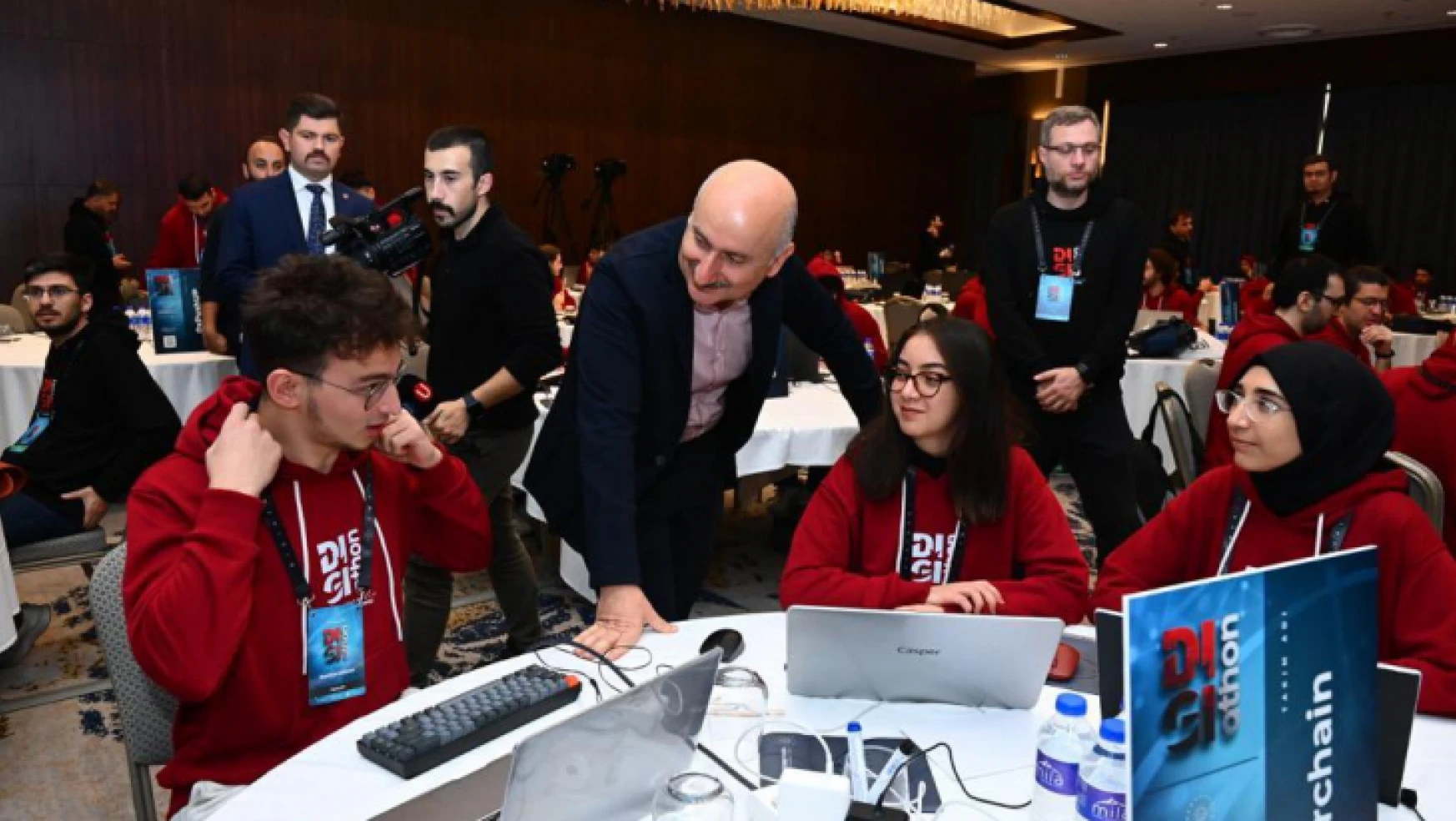 Ulaştırma ve Altyapı Bakanı Adil Karaismailoğlu, 'Digiathon 2022 Yarışması' programına katıldı