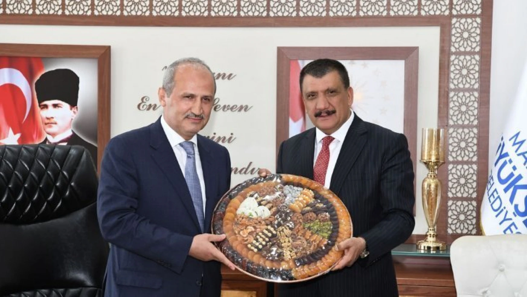 Ulaştırma ve Altyapı Bakanı Turan, Büyükşehir Belediye Başkanı Gürkan'ı ziyaret etti