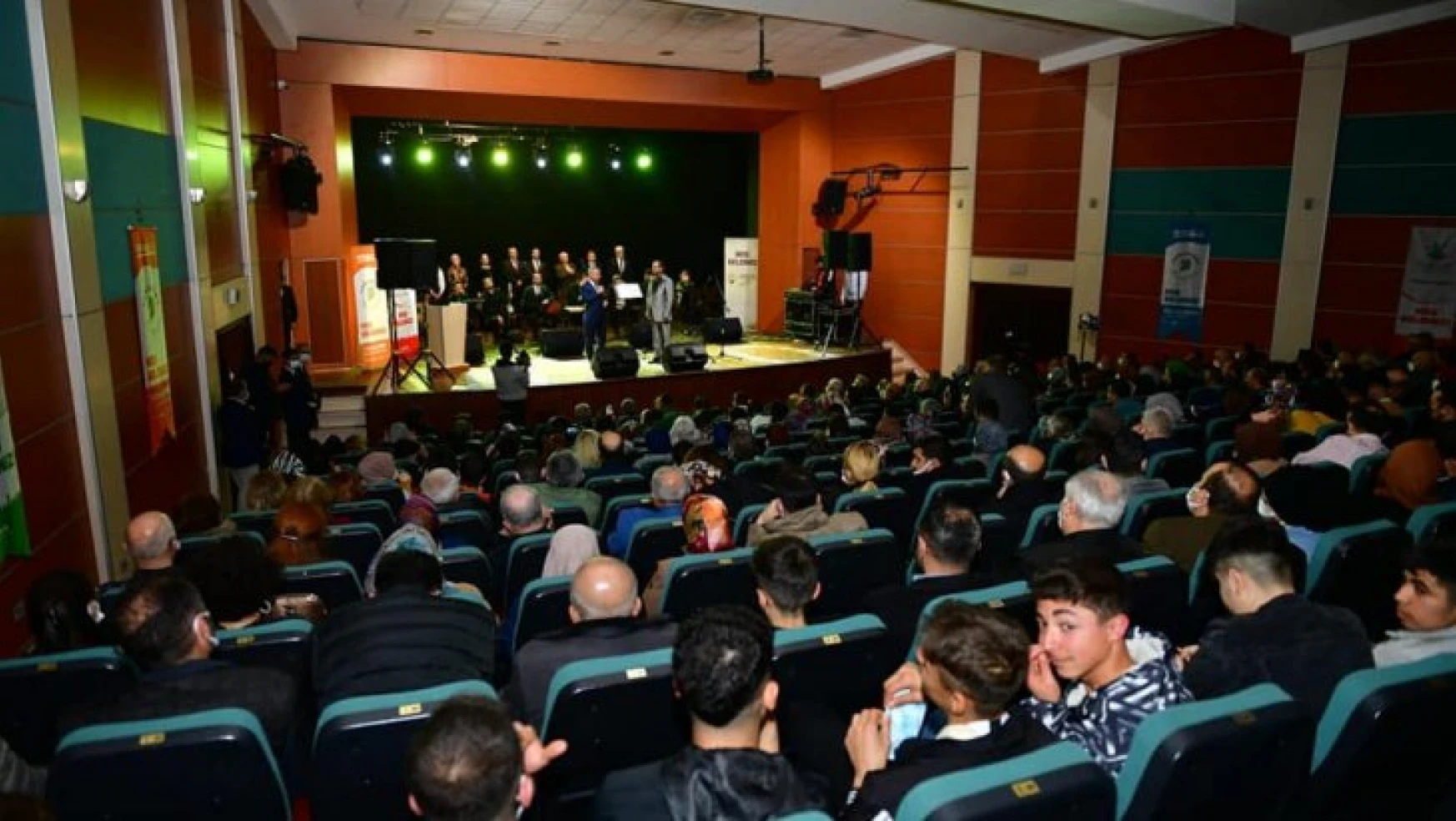 'Unutulmayan Şarkılar Ve Türküler' Konseri Büyük İlgi Gördü