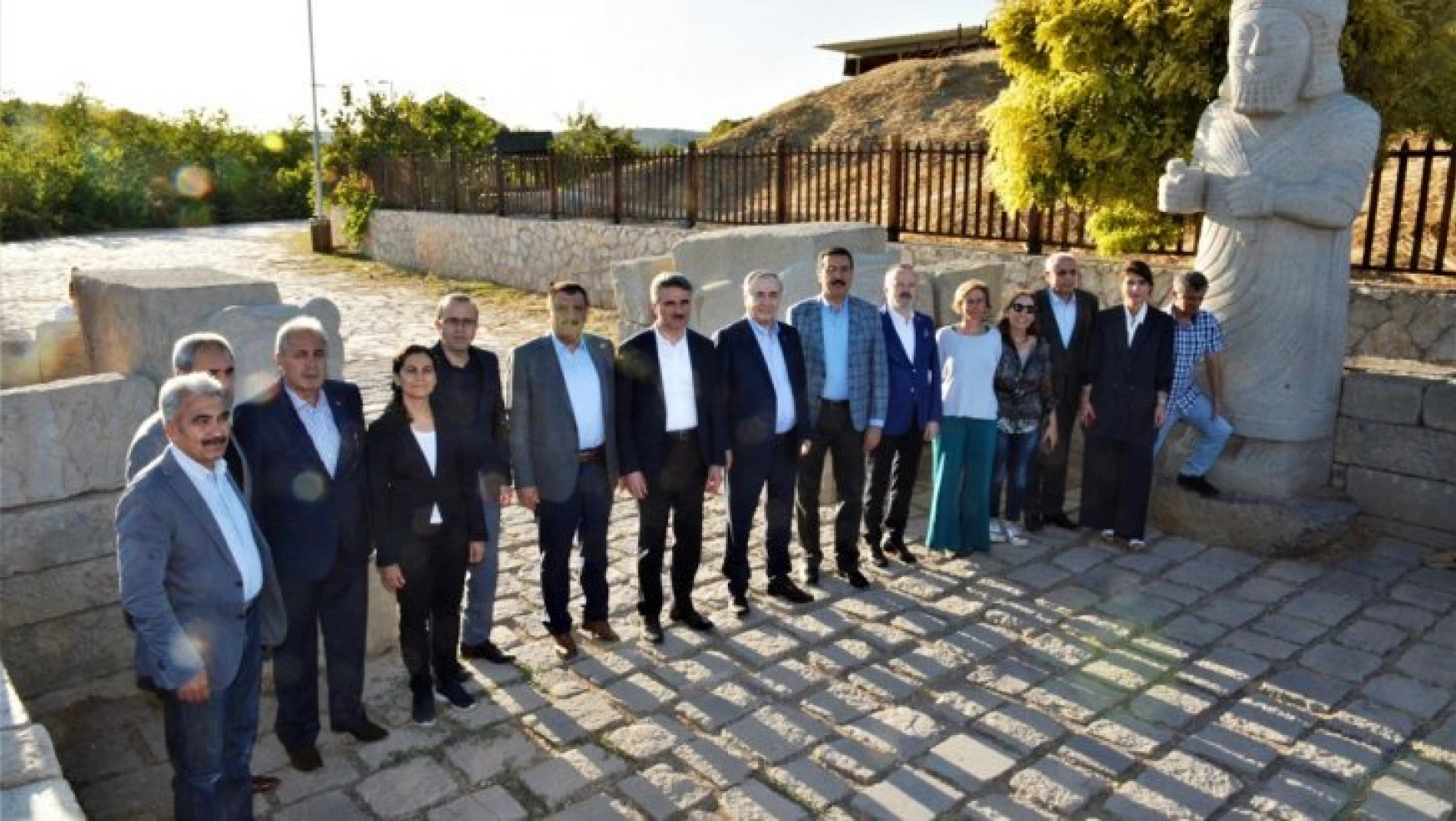 Vali Baruş GS Klüp Başkanı Mustafa Cengiz ile Arslantepe'yi Ziyaret Etti