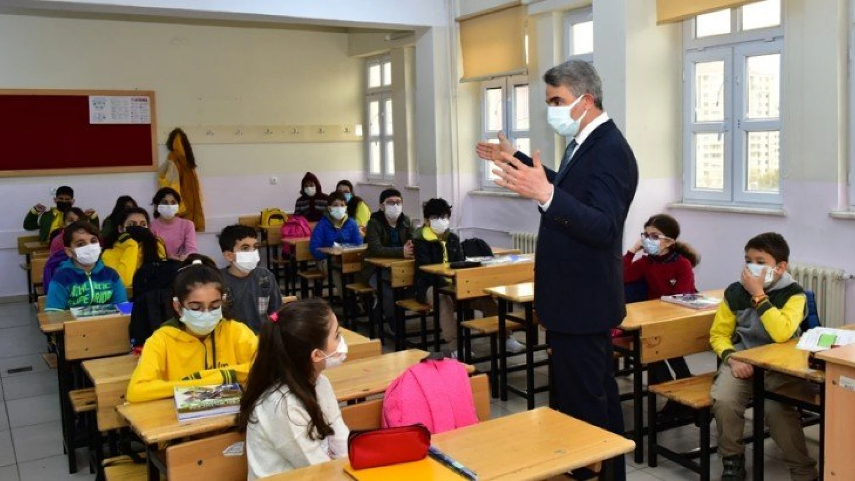 Vali Baruş, Okullarda Pandemi Tedbirleri Denetimi Yaptı
