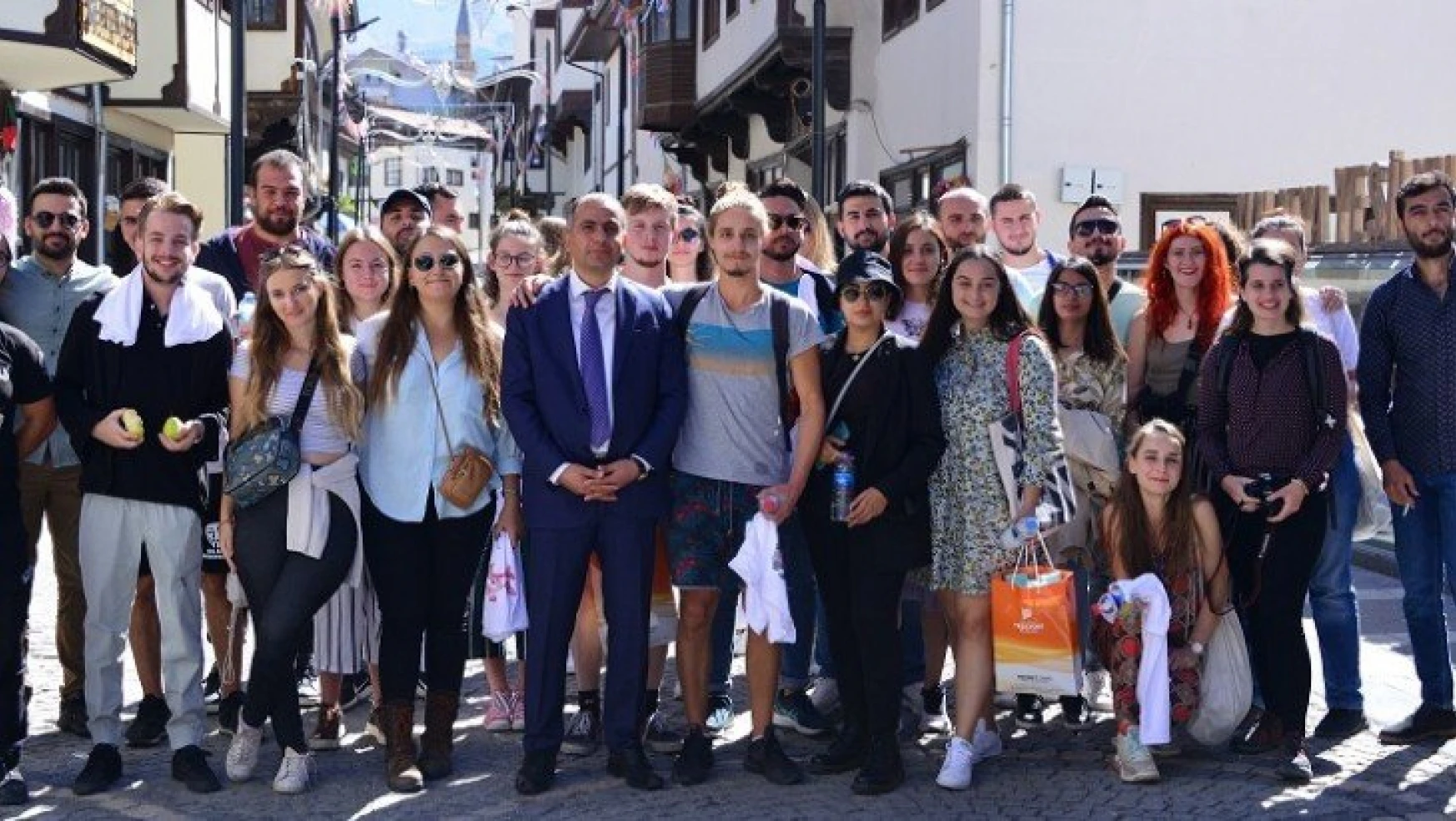 Yerli Ve Yabancı 35 Öğrenci, Yeşilyurt Belediyesinin Kültürel Yatırımlarına Hayran Kaldı