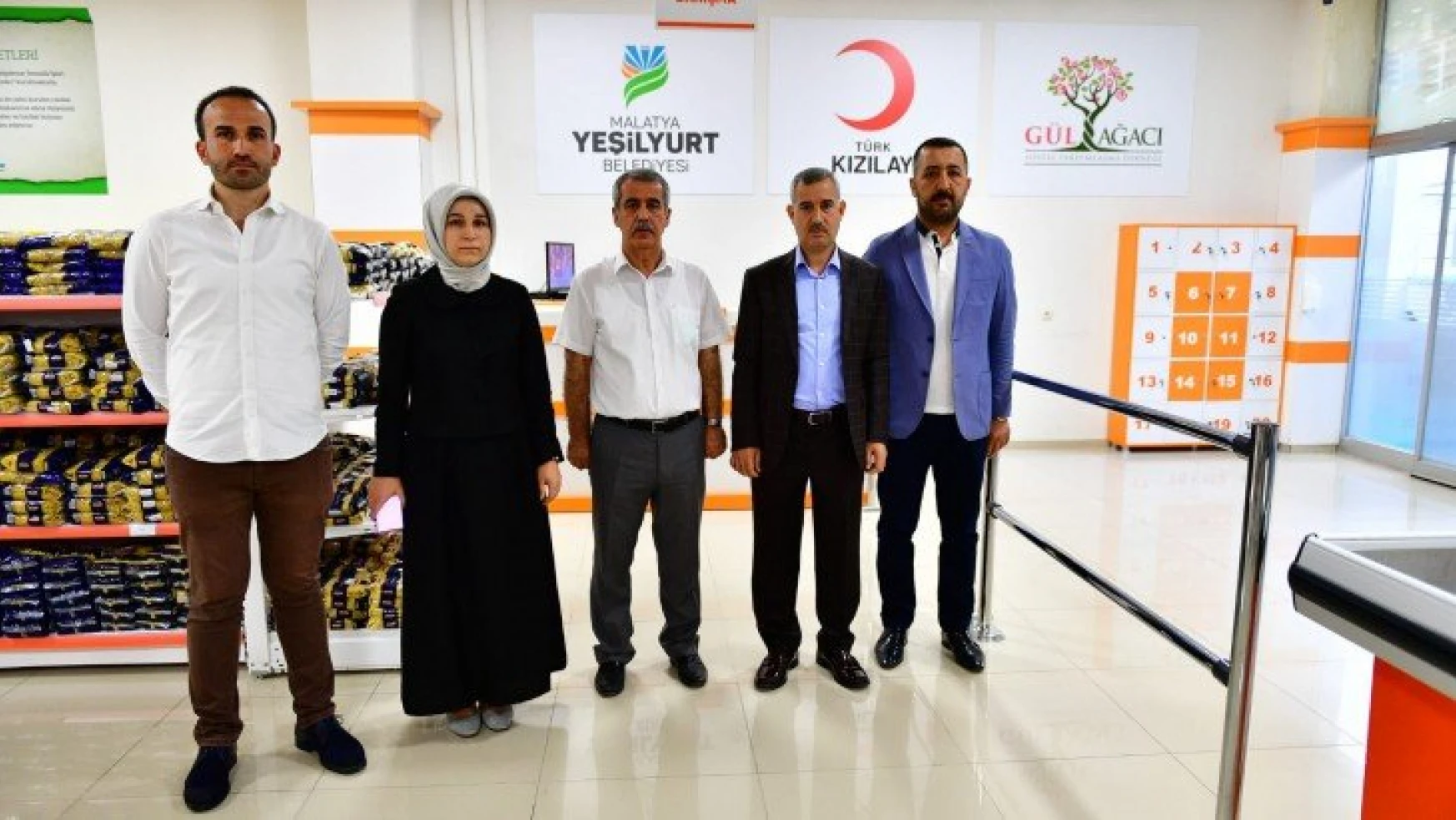 Yeşilyurt Belediye Başkanı Mehmet Çınar, Kurban Bağışını Türk Kızılay'ına Yaptı