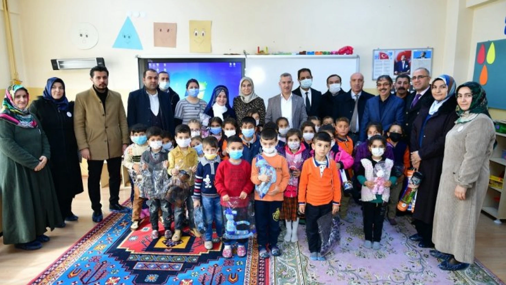 Yeşilyurt Belediye Başkanı Mehmet Çınar, Kuyulu İlkokul Ve Ortaokulunu Ziyaret Etti