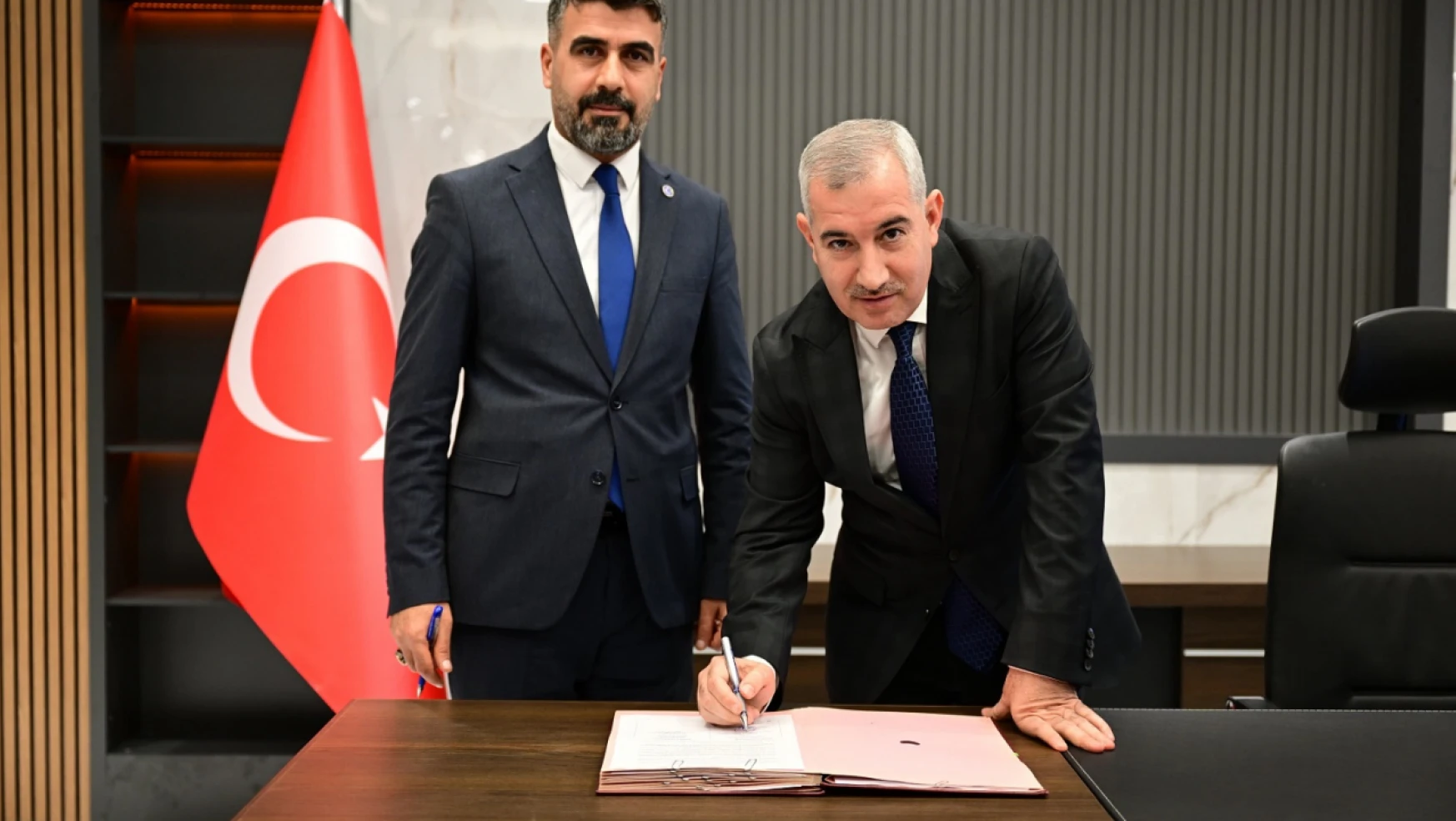 Yeşilyurt Belediye Başkanı Mehmet Çınar'dan Personel Maaşlarına Rekor Zam!