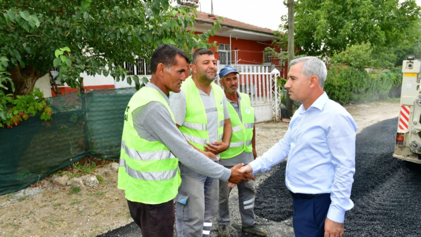 Yeşilyurt Belediyesi, Cumhuriyet Örnekköy'ün Yaşam Seviyesini Yükseltiyor