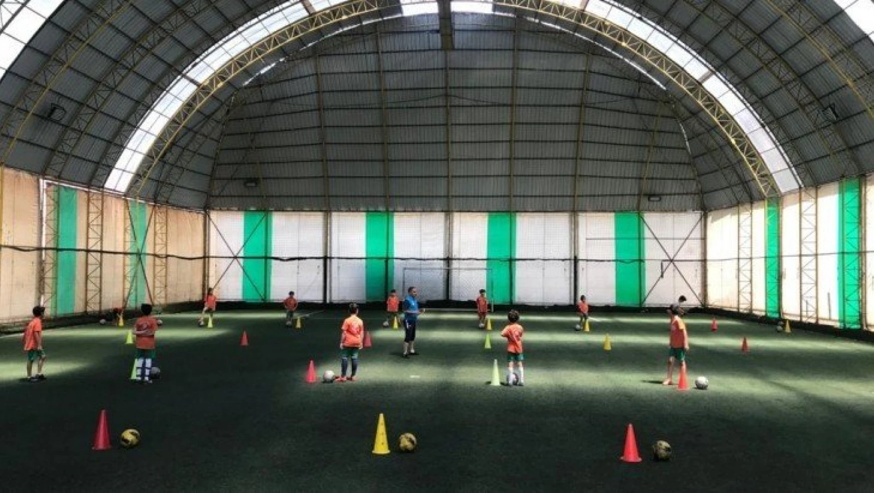 Yeşilyurt Belediyesi Futbol Okulu, Sosyal İzolasyon Kurallarına Göre Hizmet Veriyor