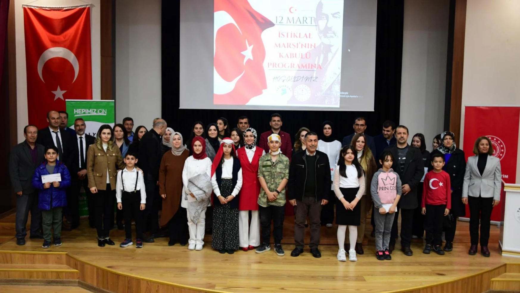 Yeşilyurt'ta Düzenlenen İstiklal Marşını Güzel Okuma Yarışmasının Ödülleri DağıtıldI