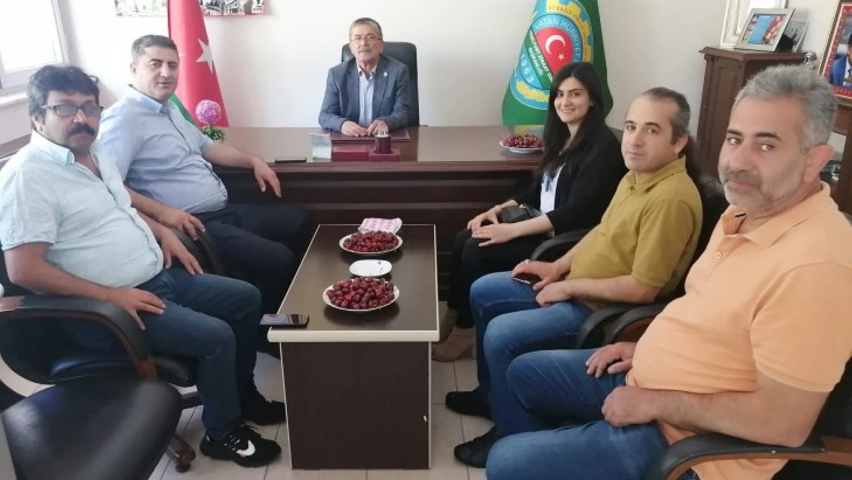 Yıldız ve Teşkilat üyeleri Yeşilyurt Ziraat Odası Başkanı Doğan Solmaz'ı ziyaret ettiler.