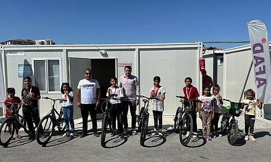 Rönesans Konteynır Kent Kaymakamı Oğuz Yiğit'ten Karateci Sporculara Büyük Sürpriz